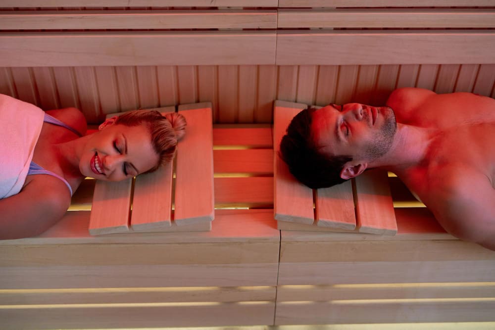 Saunas por infrarrojos: cómo funcionan y qué tecnología incorporan